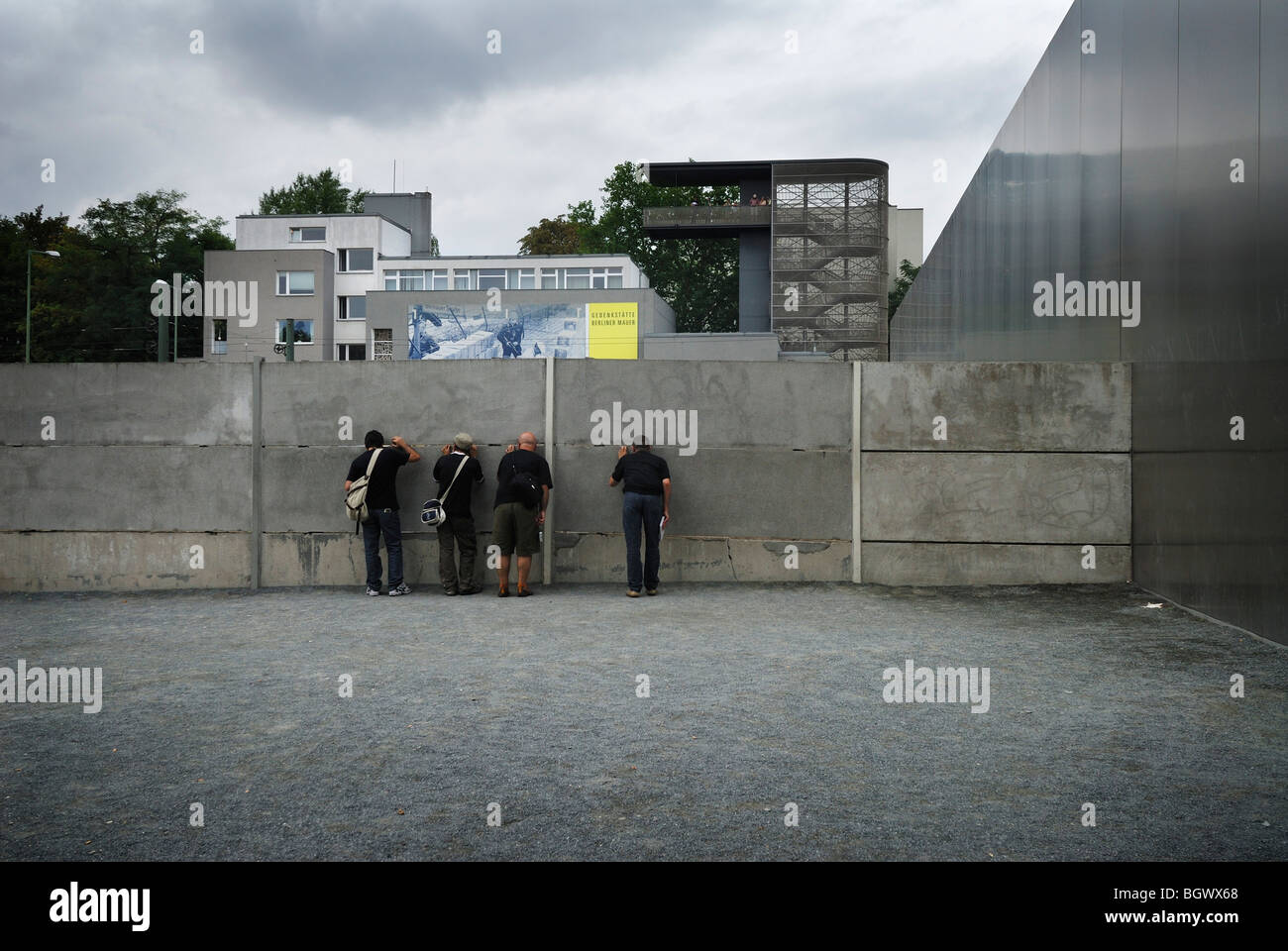 Berlin. L'Allemagne. Mémorial du Mur de Berlin sur la Bernauer Strasse fait partie du mur de Berlin Histoire Mile. Banque D'Images