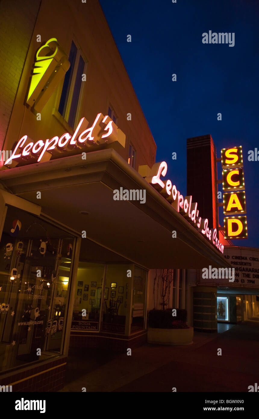 Stocker les panneaux pour Leopold's Ice Cream et Théâtre de nuit, SCAD Savannah, Géorgie, Etats-Unis d'Amérique. Banque D'Images