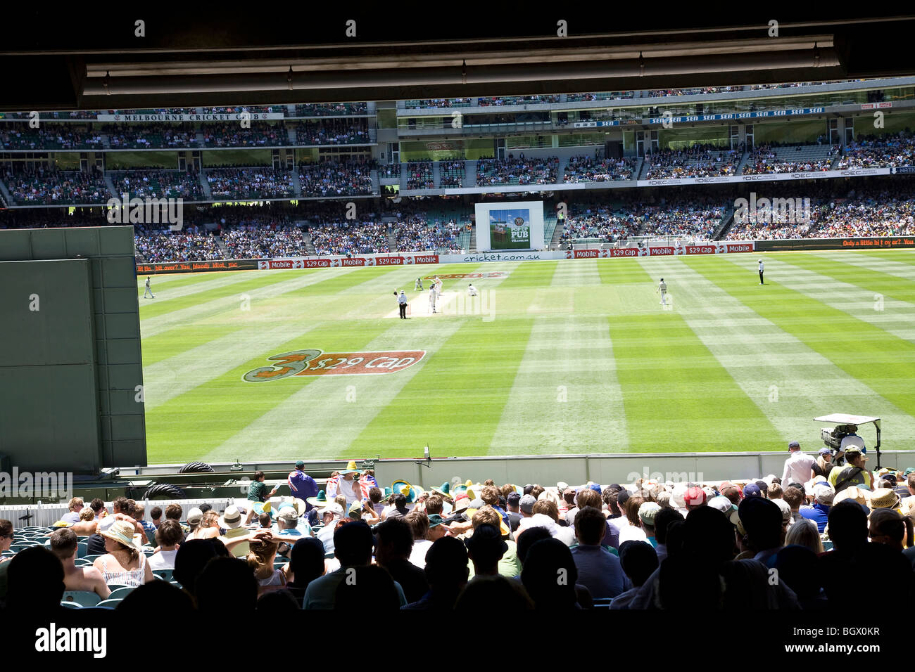 Les foules au terrain de cricket de Melbourne, Melbourne, Australie, au cours de la Journée test match de boxe, entre l'Australie et le Pakistan. Banque D'Images