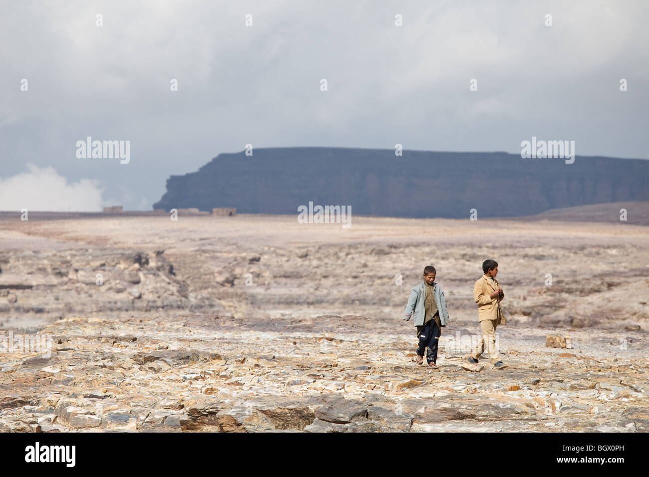 Les enfants sur le plateau Bokhur, Yémen Banque D'Images