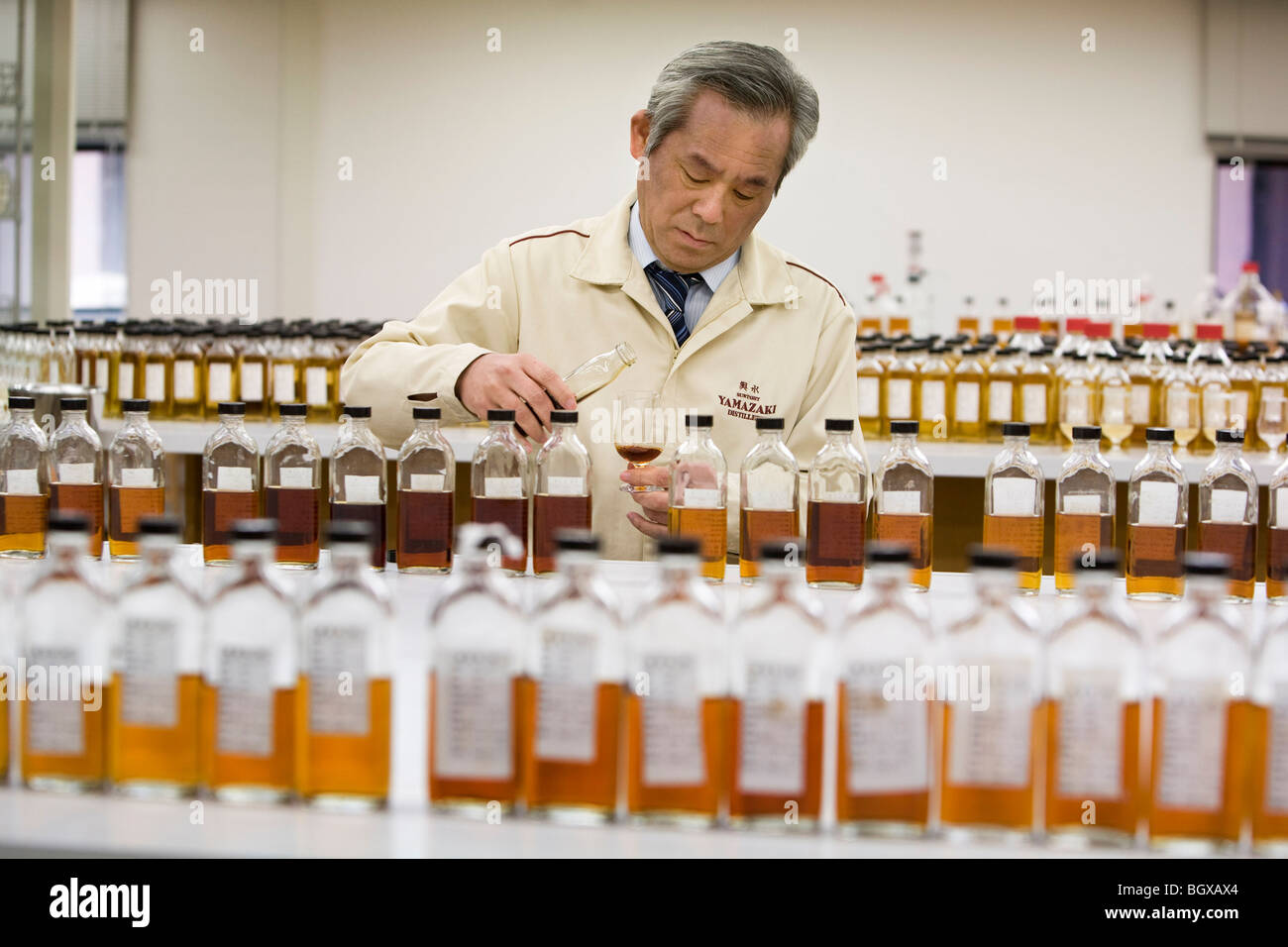Seiichi Koshimizu, Chef Blender à la distillerie de whisky Suntory Yamazaki, le Japon. Banque D'Images