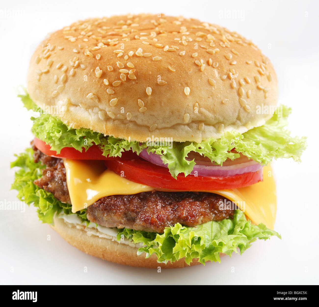 Cheeseburger sur fond blanc Banque D'Images