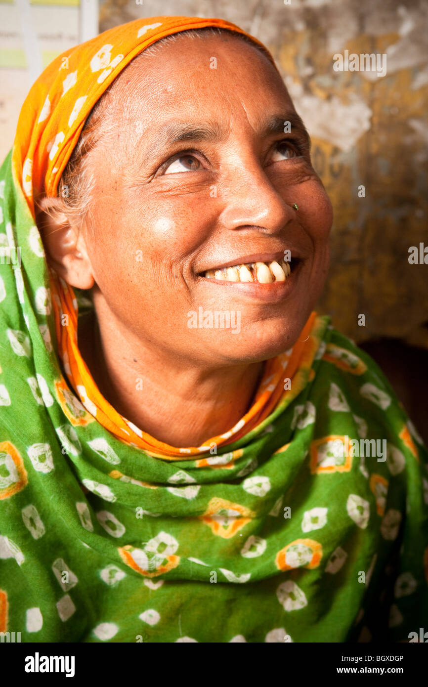 Portrait d'une femme en costume traditionnel du Bangladesh Banque D'Images