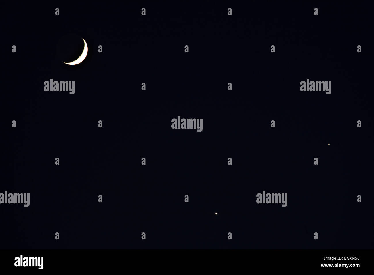 Croissant de lune avec les planètes, Vénus et Mars Banque D'Images
