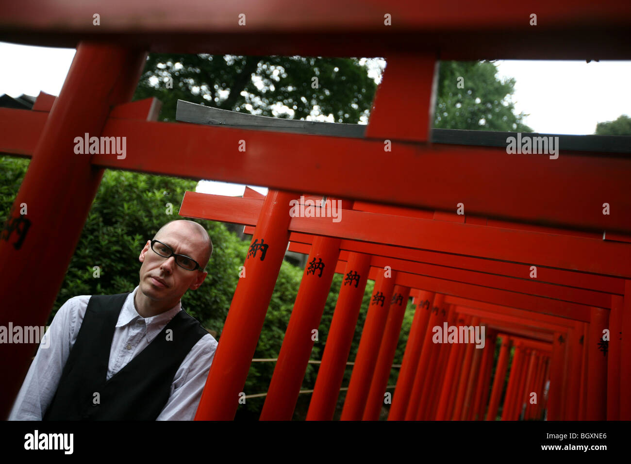 L'écrivain britannique David Peace, photographié dans le quartier de Nezu Tokyo, Japon Banque D'Images