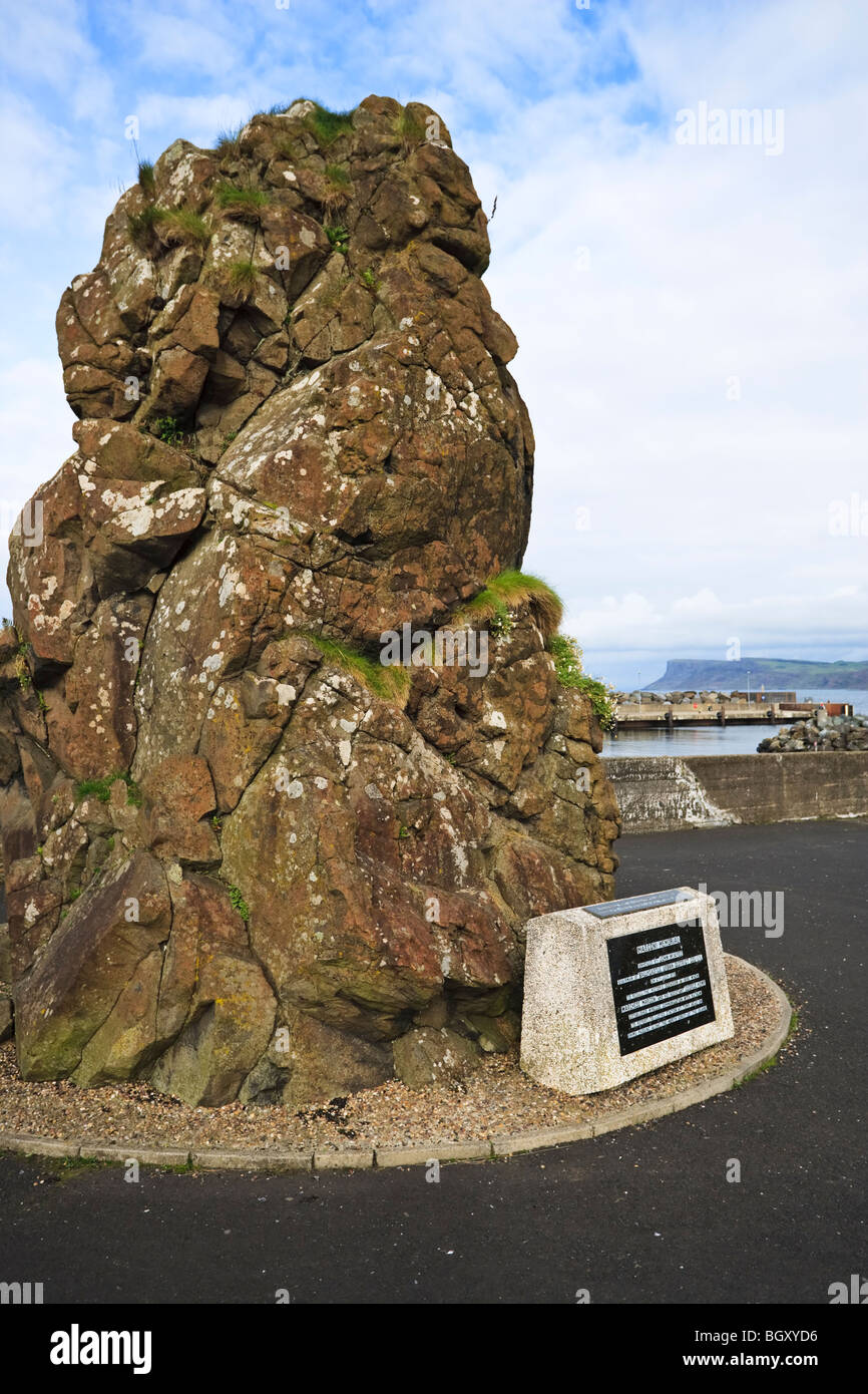 Monument à Guglielmo Marconi, pionnier de la radio, qui a vécu à Ballycastle, comté d'Antrim, en Irlande du Nord Banque D'Images