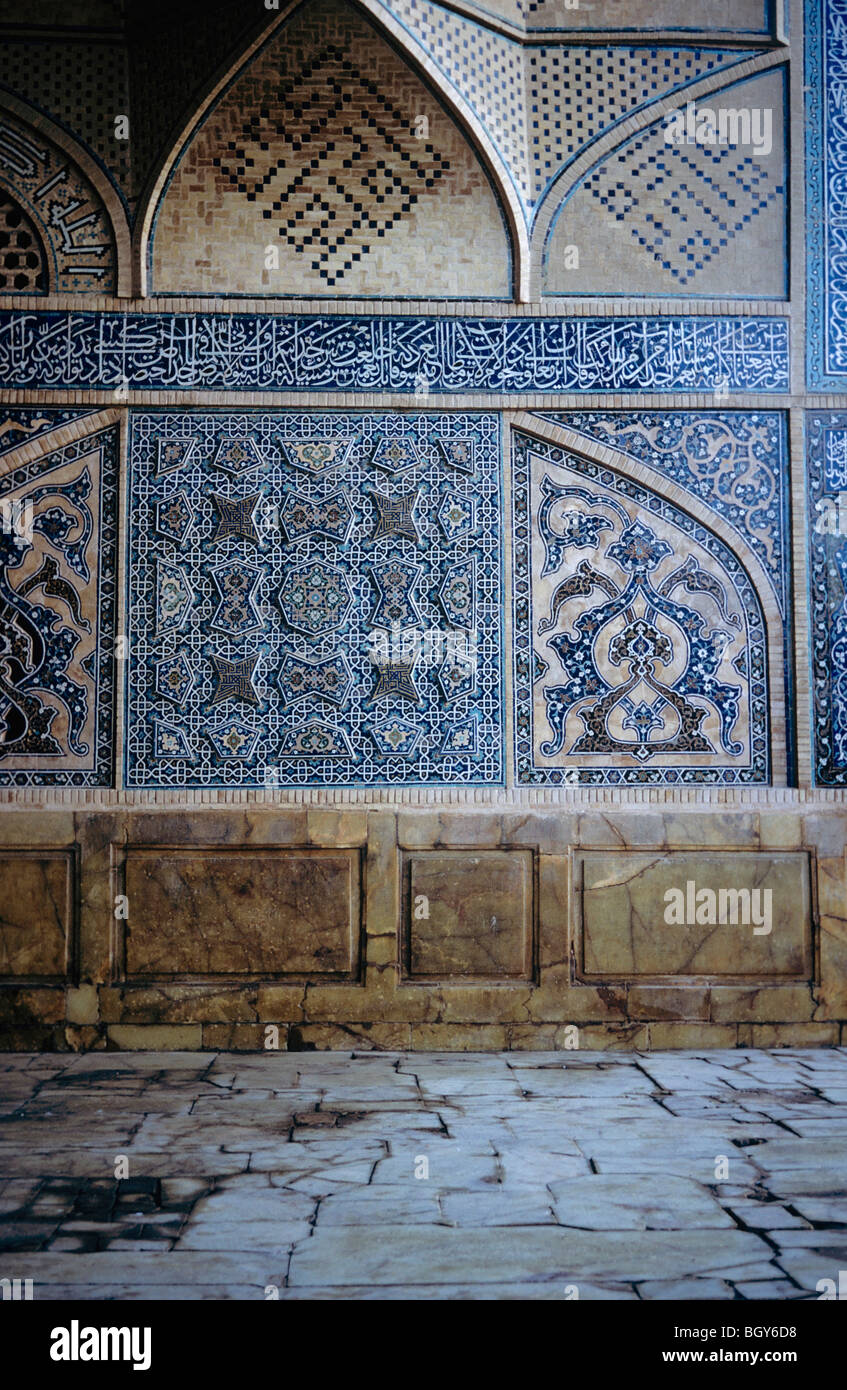 Détail de l'Iwan sud de la mosquée de vendredi, Masjid-i Jami, Isfahan, Iran 690122 033 Banque D'Images