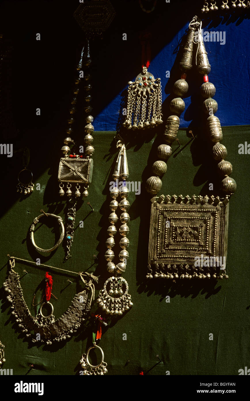 Bijoux bédouins bijoux Banque de photographies et d'images à haute  résolution - Alamy