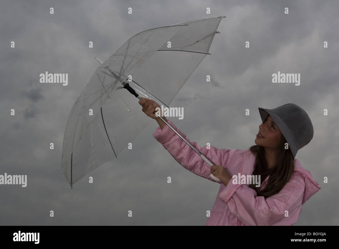 Parapluie ouverture femelle Banque D'Images