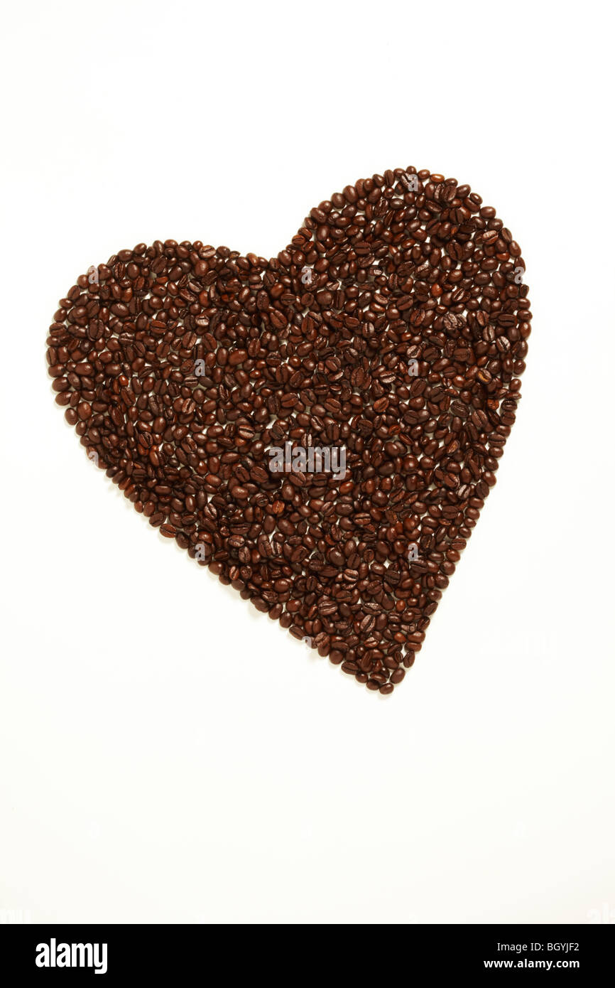 Les grains de café de mousse forme de coeur symbolisant l'amour Banque D'Images