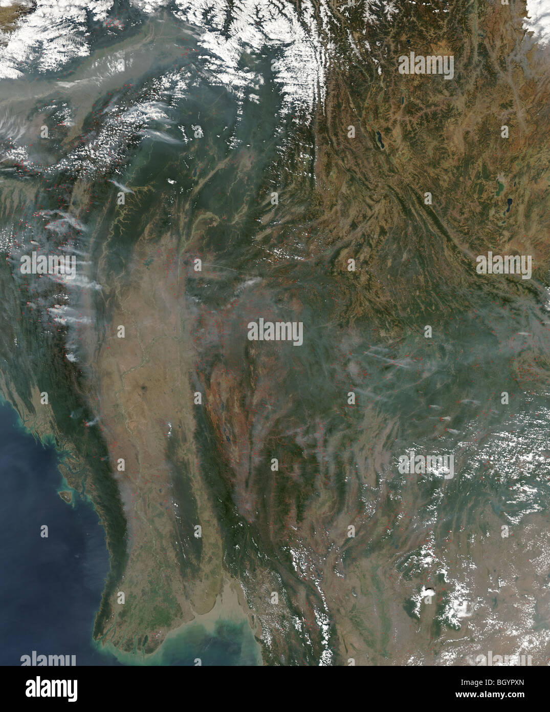 Vue Satellite du Myanmar. Petits carrés rouges sont les incendies détectés par la caméra infrarouge .(uniquement visible à 100 % la taille de l'image de la NASA) Banque D'Images Vue Satellite du Myanmar. Petits carrés rouges sont les incendies détectés par la caméra infrarouge .(uniquement visible à 100 % la taille de l'image de la NASA) Banque D'Images