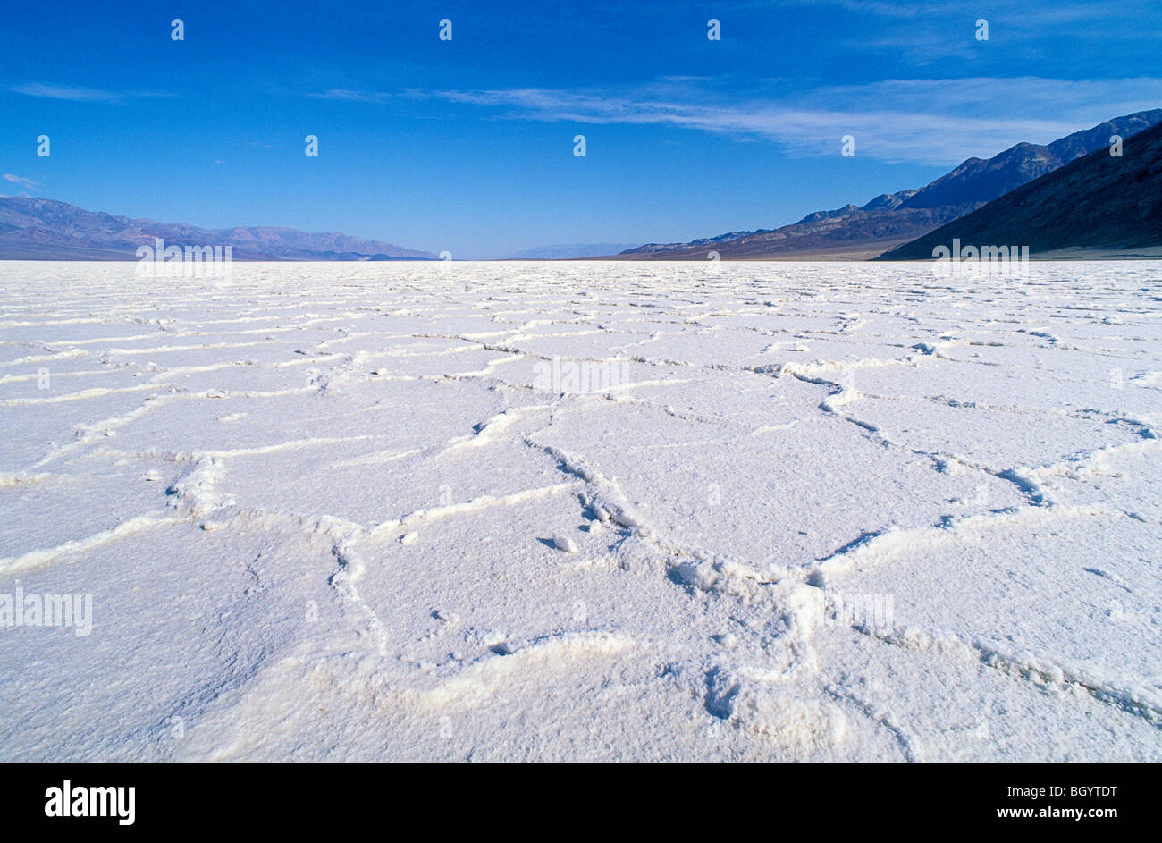 Formations de sel dans le bassin de Badwater, Death Valley National Park, en Californie. Banque D'Images
