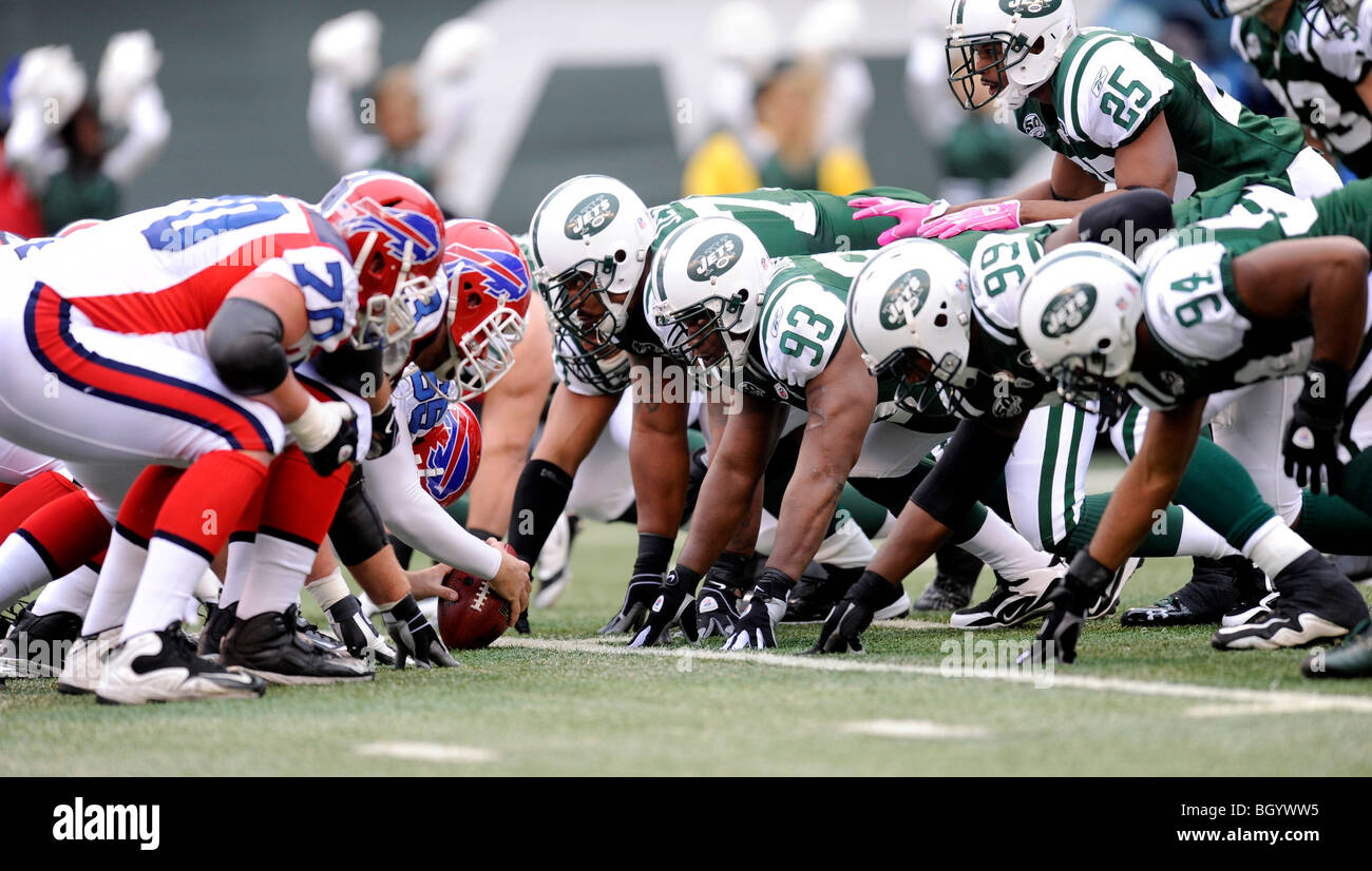 Des membres de la Nouvelle York Jets de ligne de défense contre les Bills de Buffalo Banque D'Images