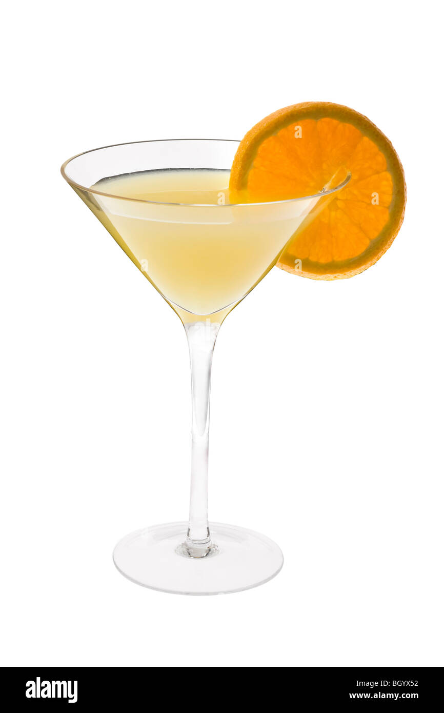 Fuzzy Navel boisson mélangée avec orange slice garnir sur fond blanc Banque D'Images