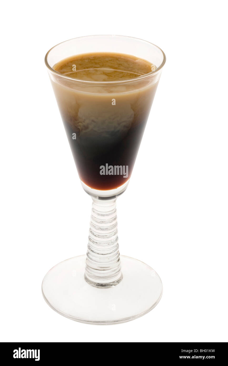 B-52 mixed verre sur fond blanc Banque D'Images