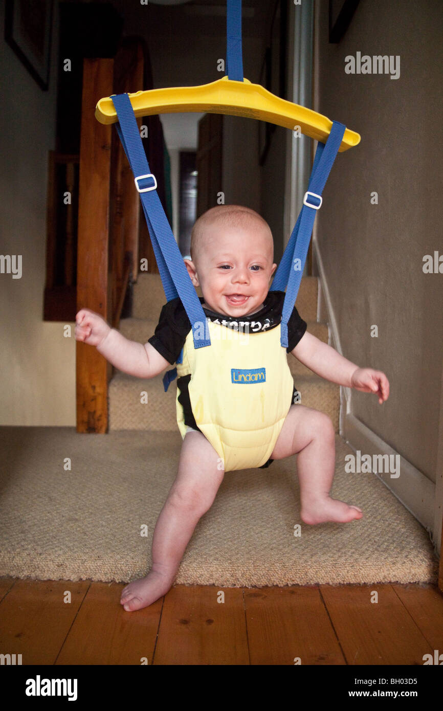 Cute baby boy ( 4 mois ) pour l'utilisation d'un videur, Londres, Angleterre. Banque D'Images