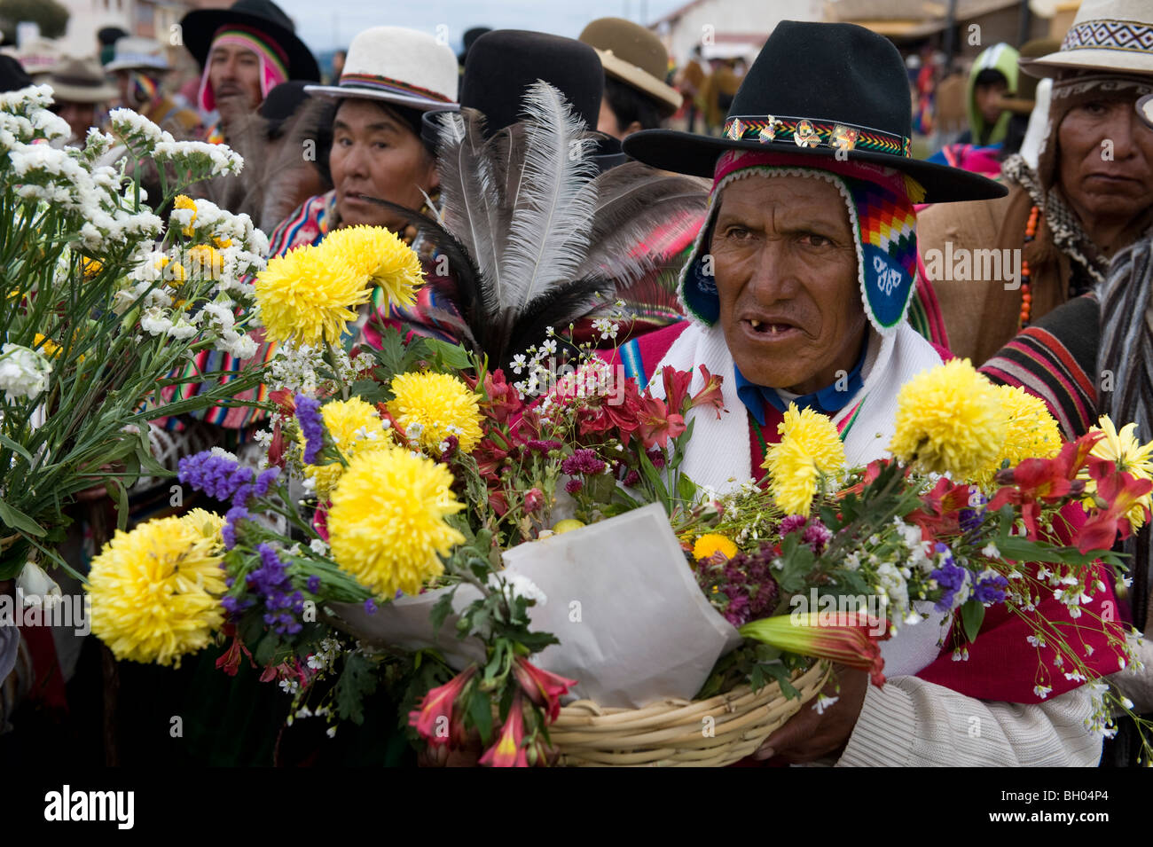 Un homme avec des costumes traditionnels de l'aymara, cérémonie du président Evo Morales en Bolivie, l'hypothèse de Tiwanaku. Banque D'Images