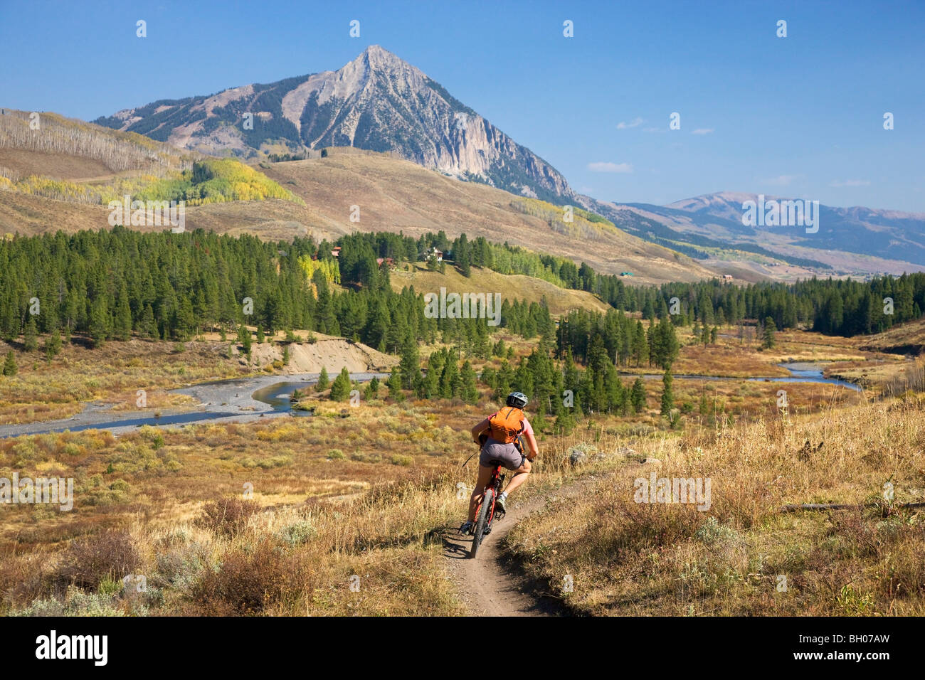 Vélo de montagne sur la boucle supérieure et inférieure, Crested Butte, Colorado. (Modèle 1992) Banque D'Images