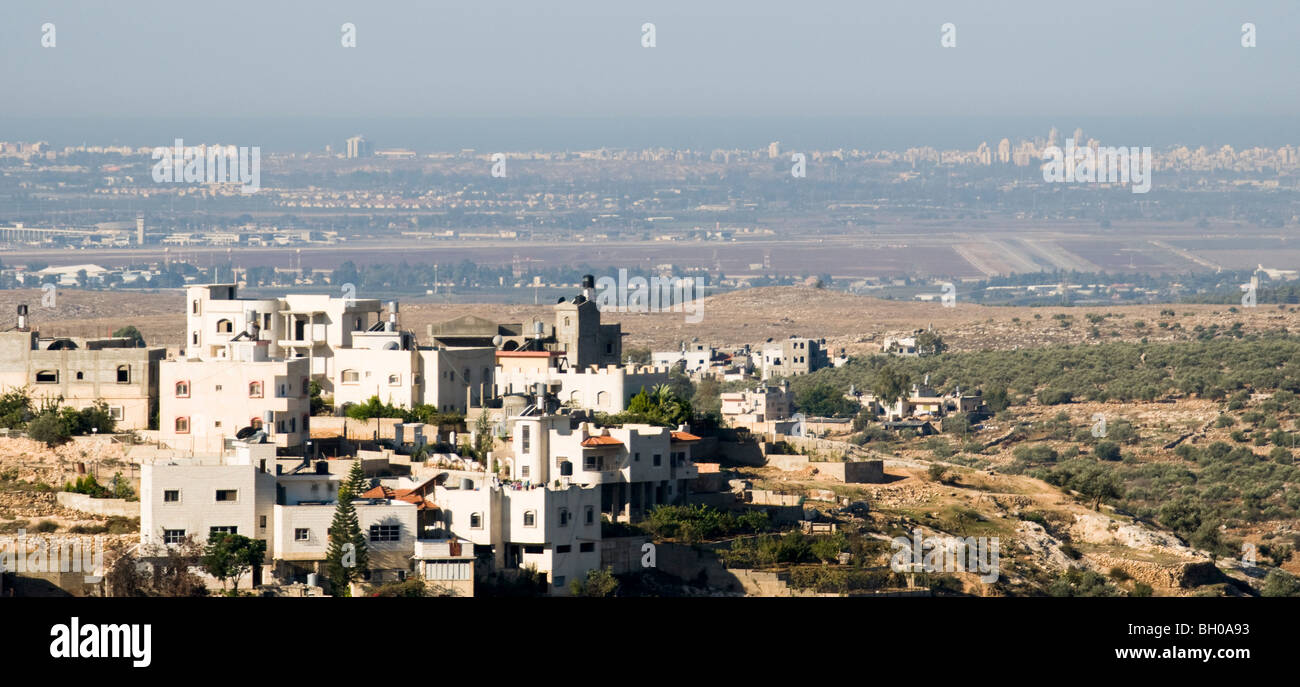 Une vue de la zone métropolitaine de Tel Aviv comme vu à partir de la Cisjordanie Banque D'Images