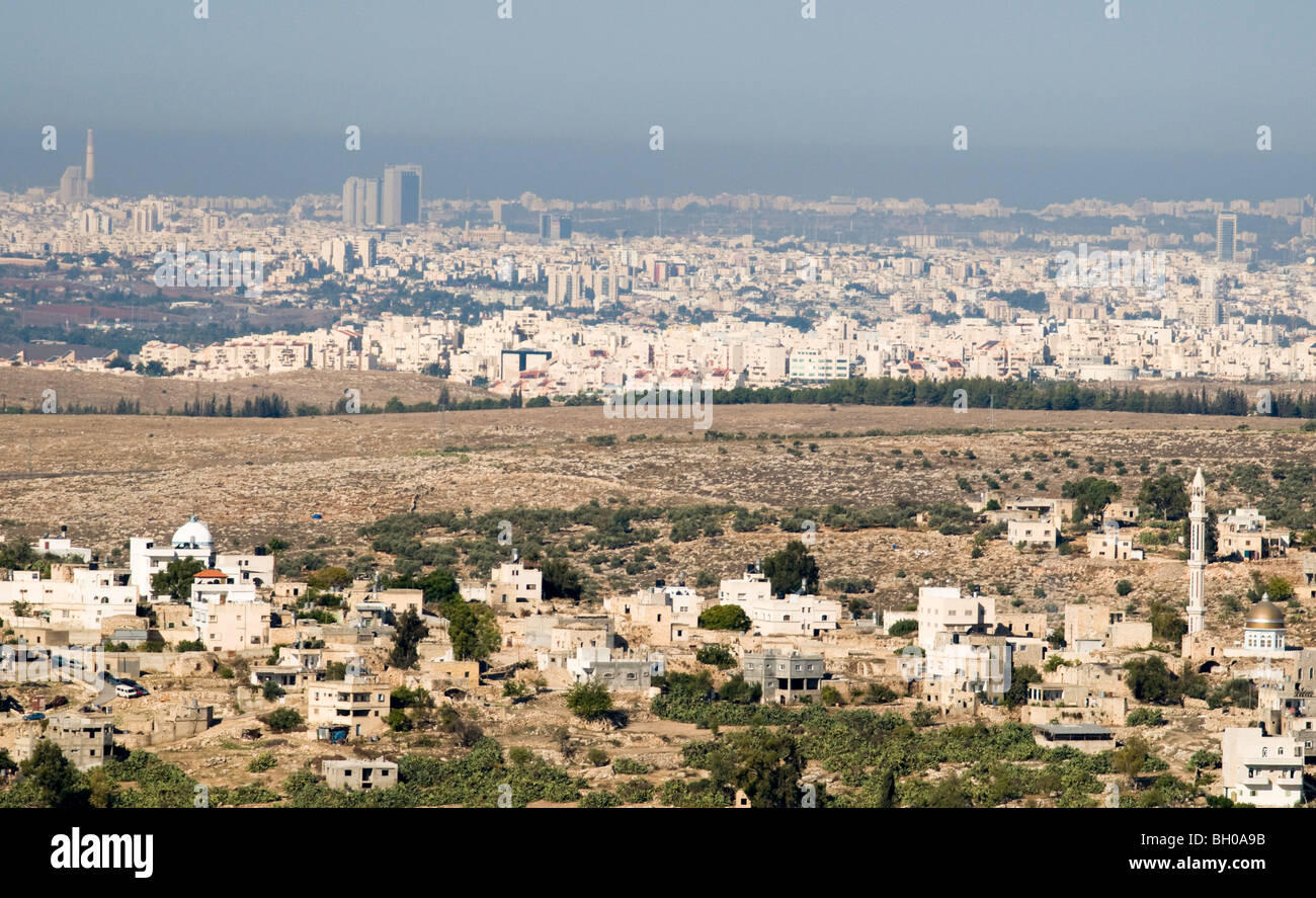 Une vue de la zone métropolitaine de Tel Aviv comme vu à partir de la Cisjordanie Banque D'Images