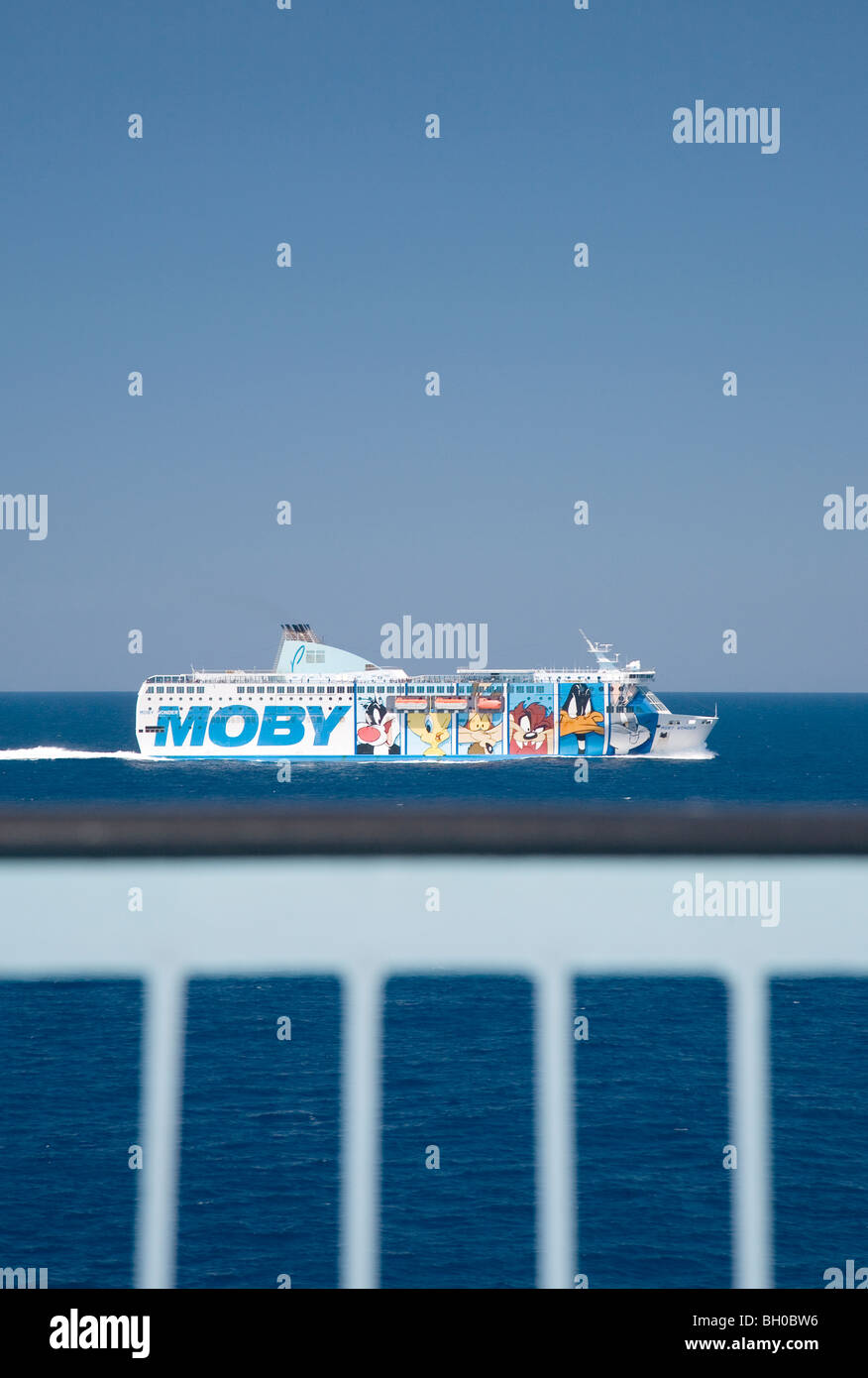 La Moby Line ferry sur la mer Méditerranée. Banque D'Images