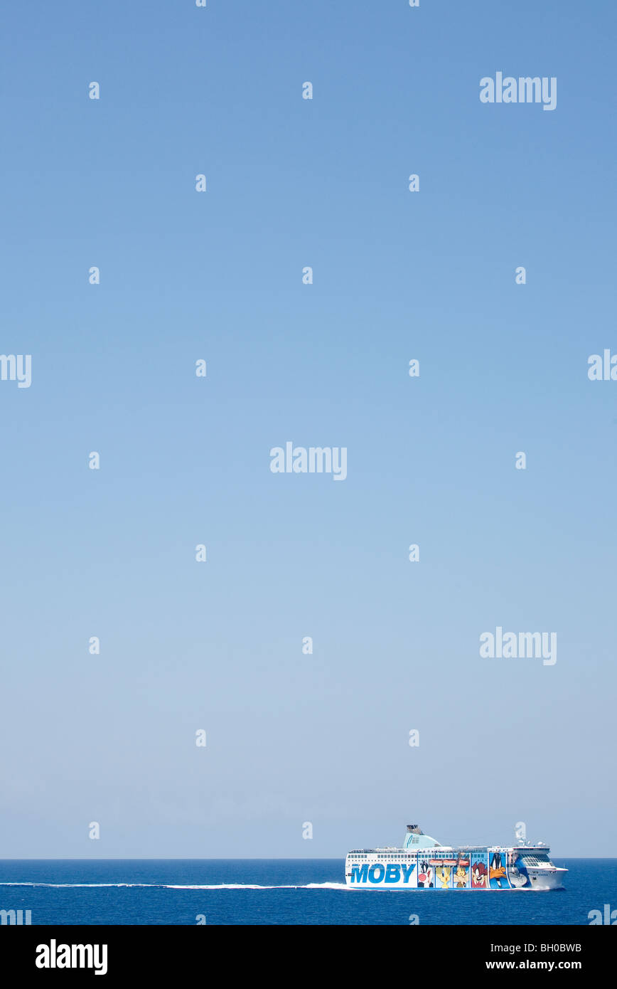 La Moby Line ferry sur la mer Méditerranée. Banque D'Images