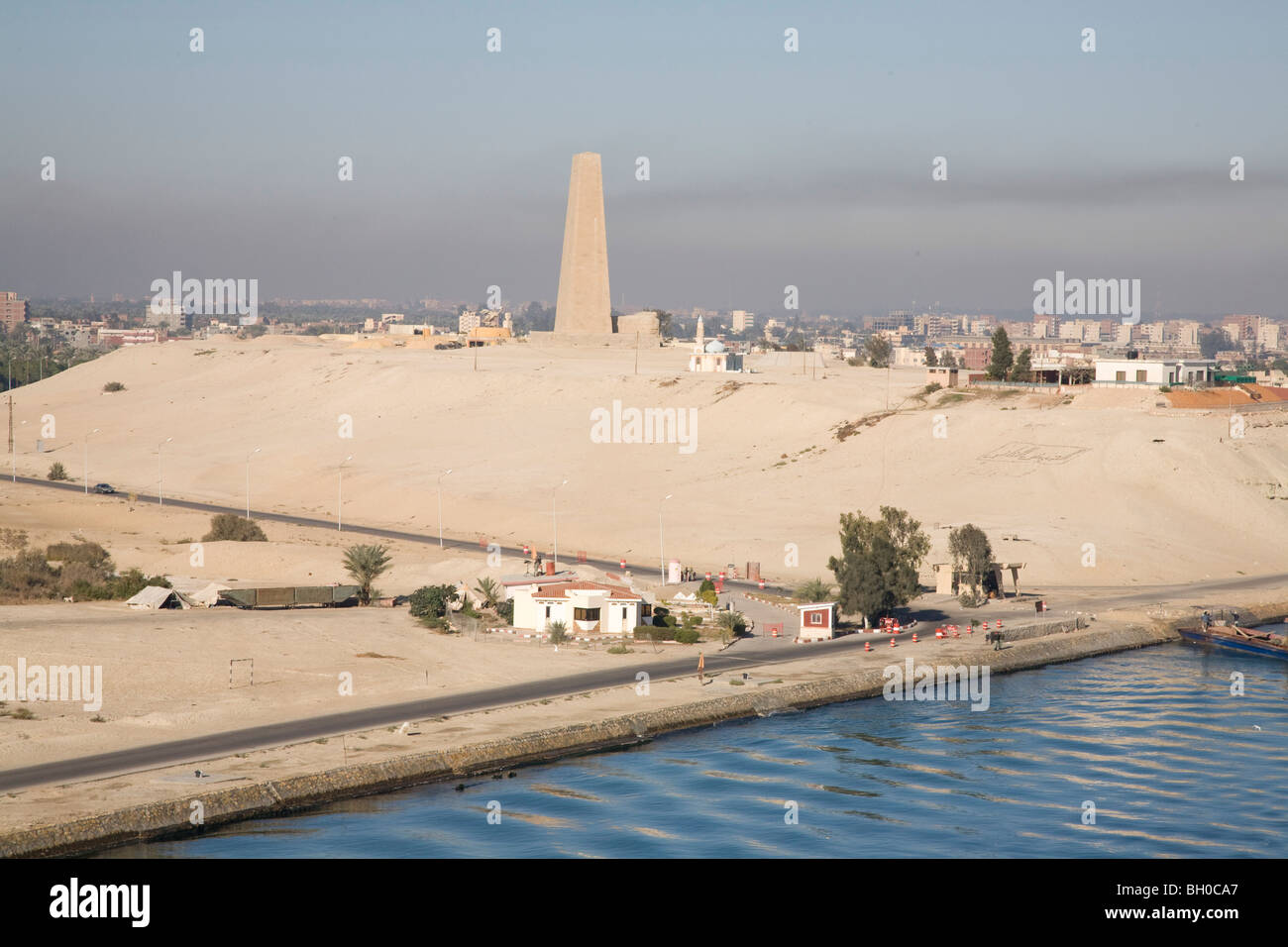 Vue le long du Canal de Suez. L'Egypte, l'Afrique, Banque D'Images