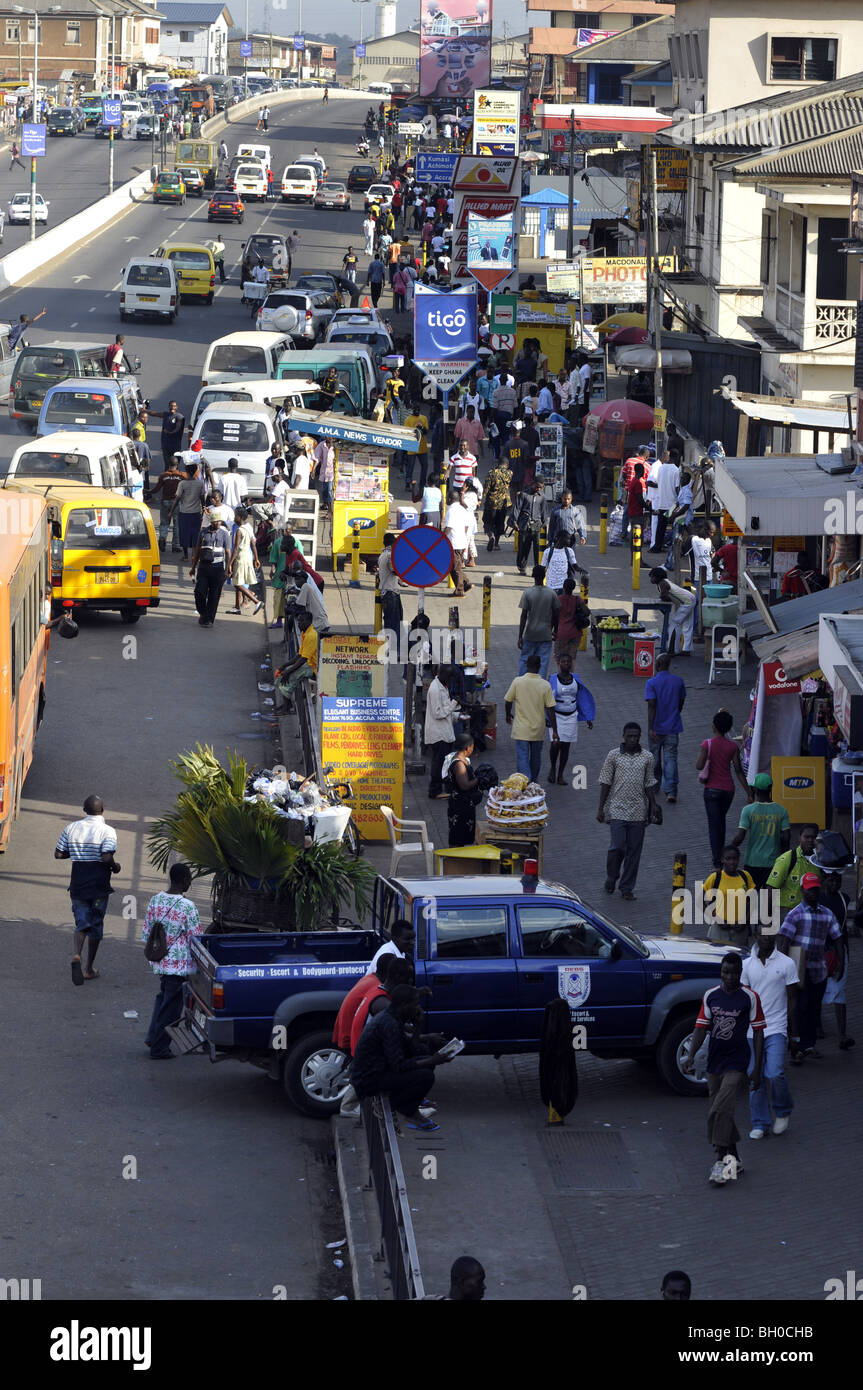 Scène de rue à Accra capitale du Ghana Banque D'Images