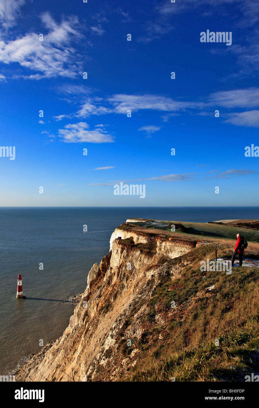 Les marcheurs South Downs Way Beachy Head Falaises de craie blanche Sussex Coast English Channel UK Banque D'Images