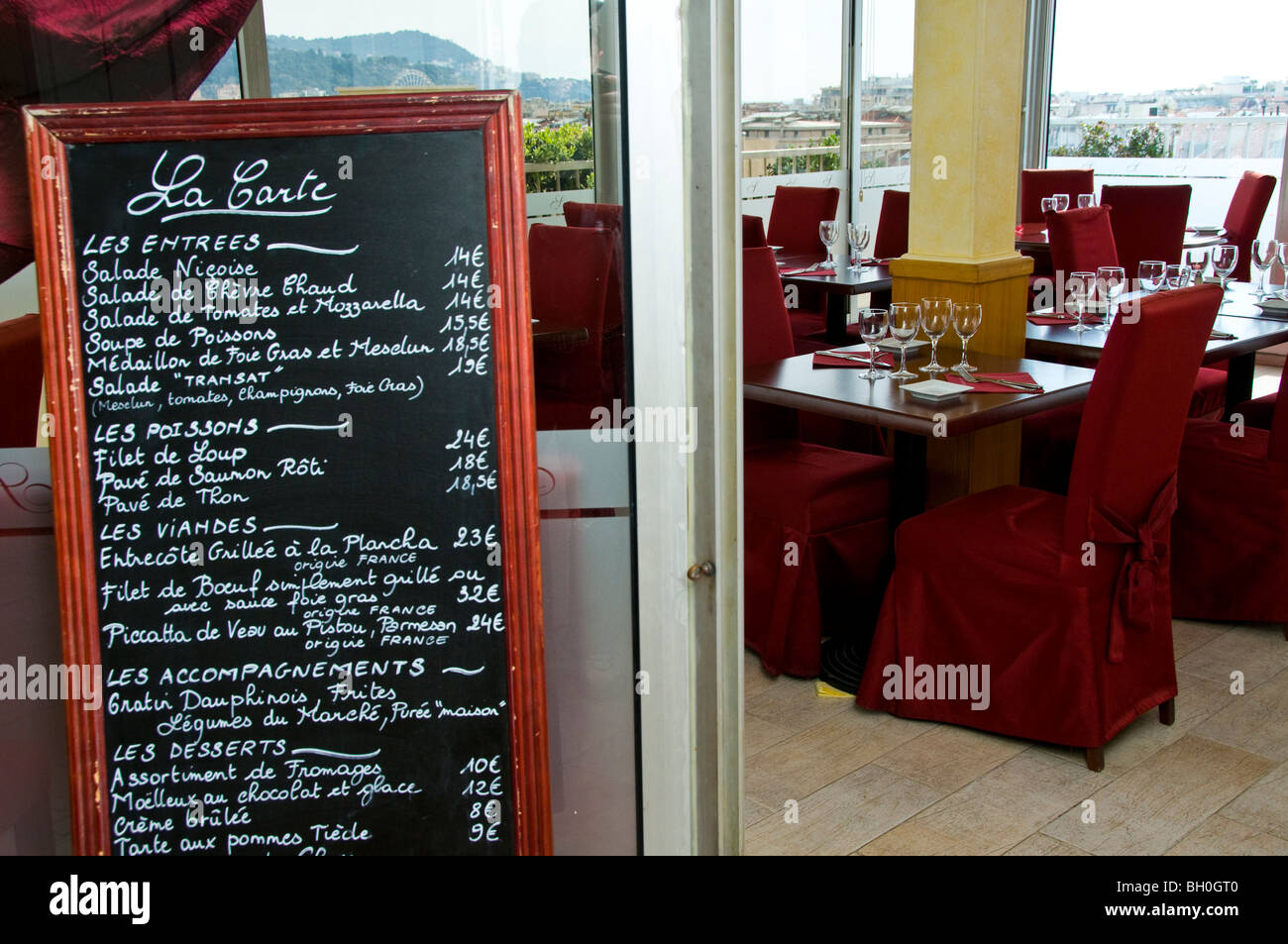 Nice, France, restaurant français, à l'intérieur, "Chez Hugo" hôtel de tourisme, "magnifique hôtel', Menu on Chalkboard Banque D'Images