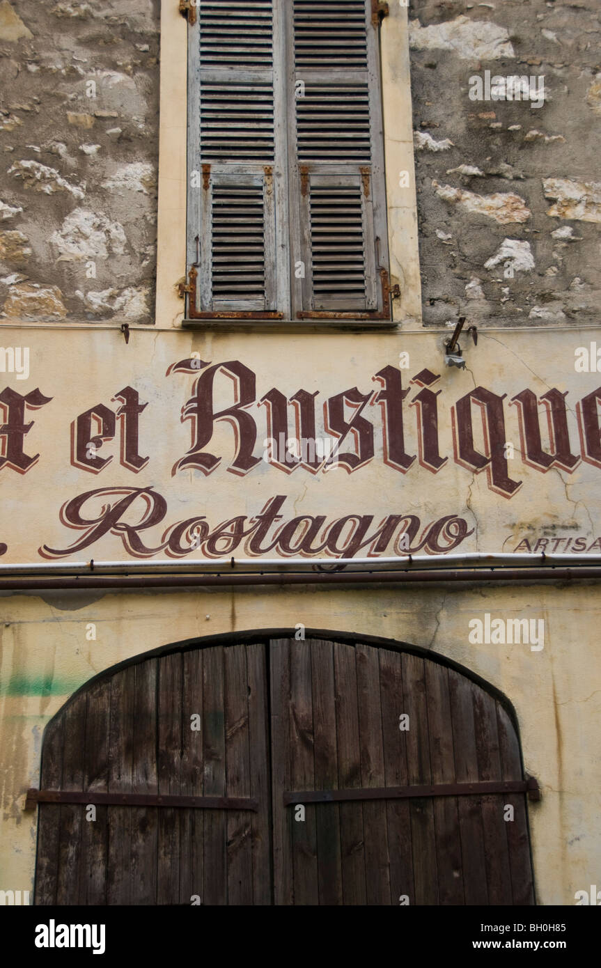 Nice, France, détail, gros plan, Vieux mur peint, bâtiment abandonné, façade, façade du magasin à panneaux français Banque D'Images