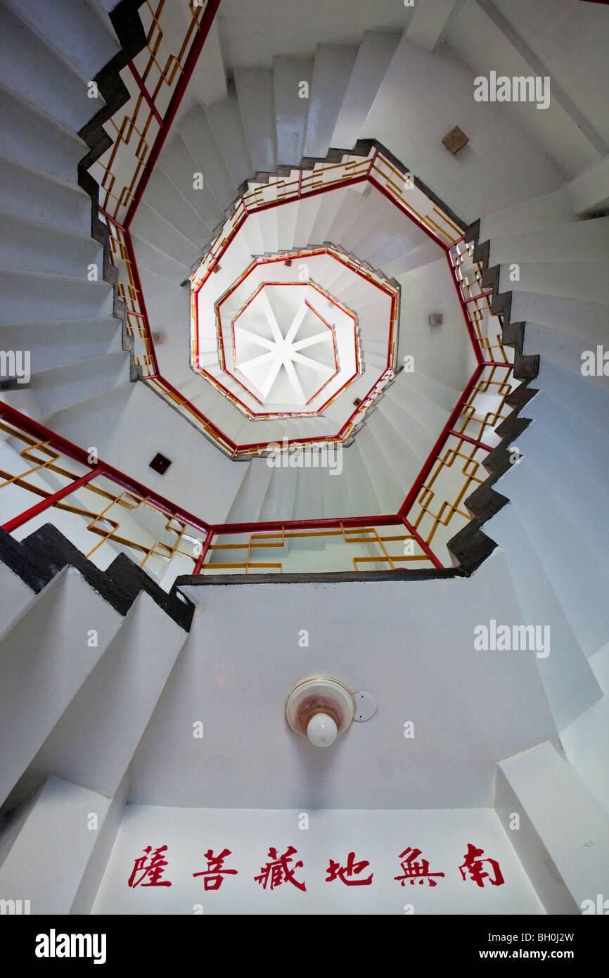 L'intérieur de la tour d'escalier du temple, Hsiang-Te Tienhsiang, Taïwan, l'Asie Banque D'Images