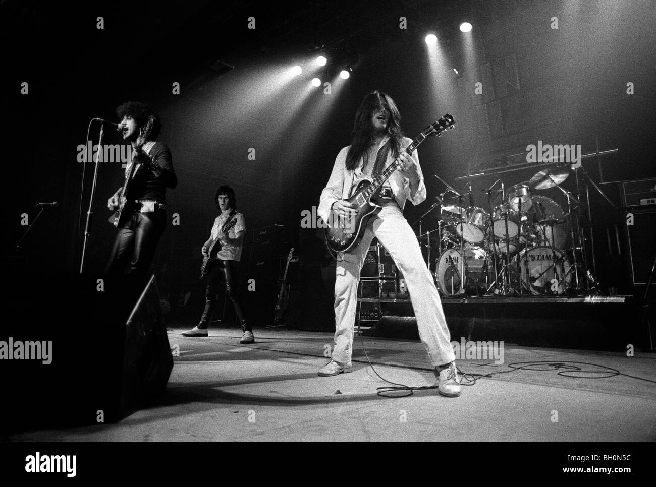 Groupe de rock irlandais Thin Lizzy avec Phil Lynott homme avant, Scott Gorham et Gary Moore sur la Tour Rose Noire en 1979 Banque D'Images