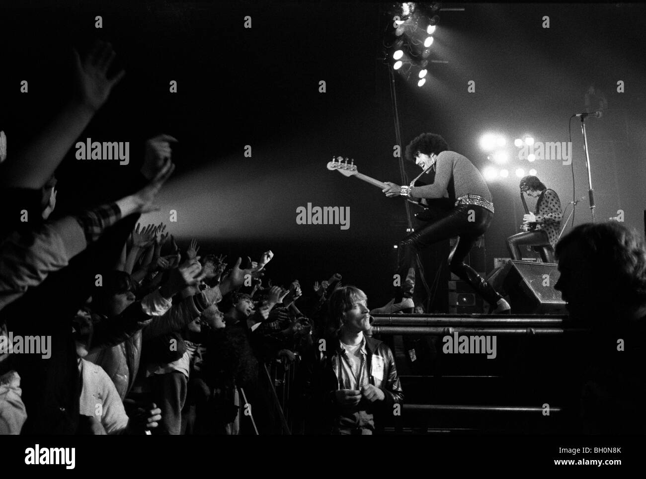 Groupe de rock irlandais Thin Lizzy avec Phil Lynott homme avant sur la Tour Rose Noire en 1979 Banque D'Images