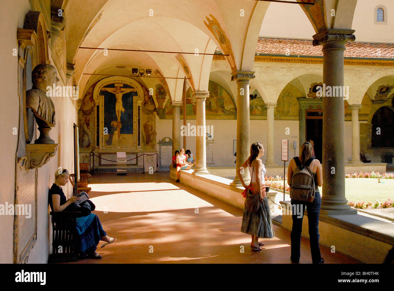 Museo di San Marco, tourits dans le cloître, Florence, Toscane, Italie, Europe Banque D'Images