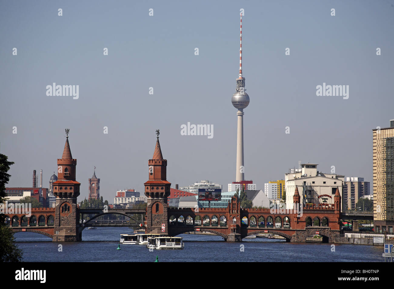 Spree Berlin Skyline Banque D'Images