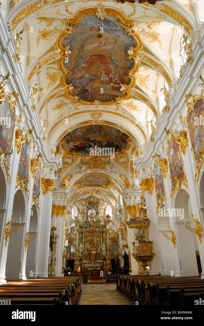 Nef et autel, Ancienne chapelle, Stift zu Unserer Lieben Frau, Regensburg, Allemagne Banque D'Images