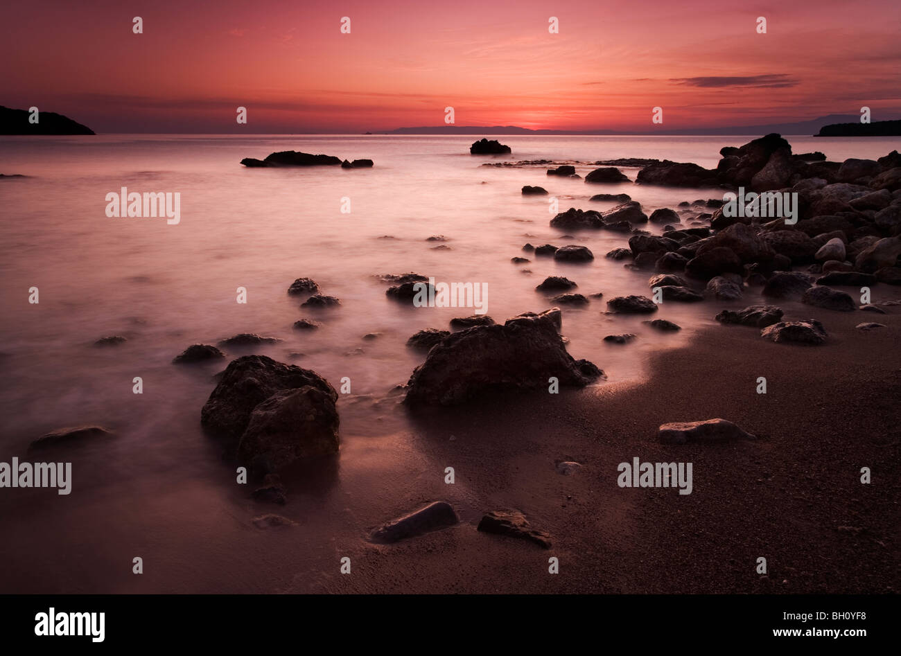La tombée de la scène de Kalamitsi beach près de Kalamata dans le Péloponnèse Banque D'Images