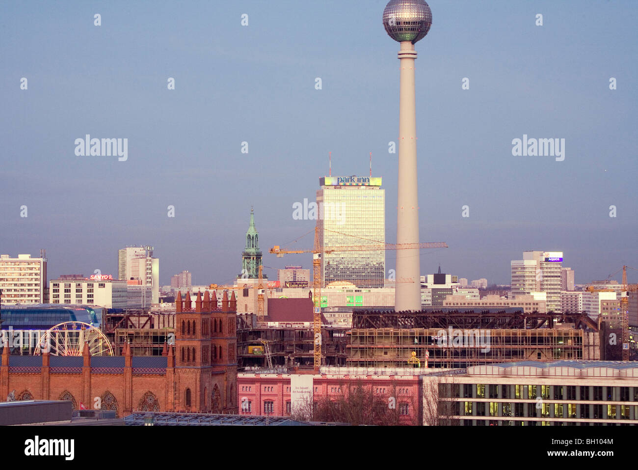Vue sur Ville, Église Friedrichswerder, tour de la télévision de Alex, Berlin, Germany, Europe Banque D'Images