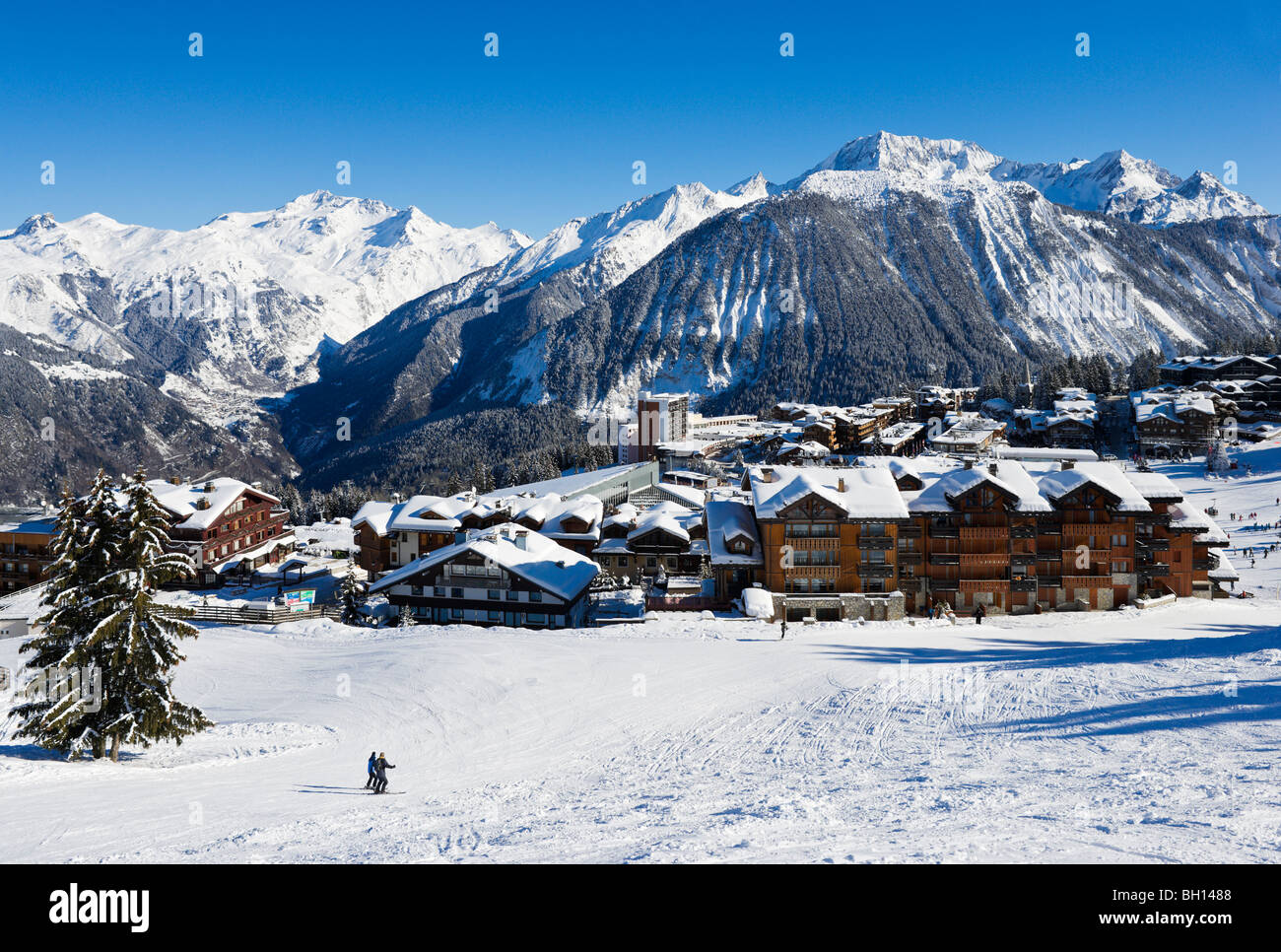 Vue sur le centre de la station de ski, Courchevel 1850, trois vallées, Tarentaise, Savoie, France Banque D'Images