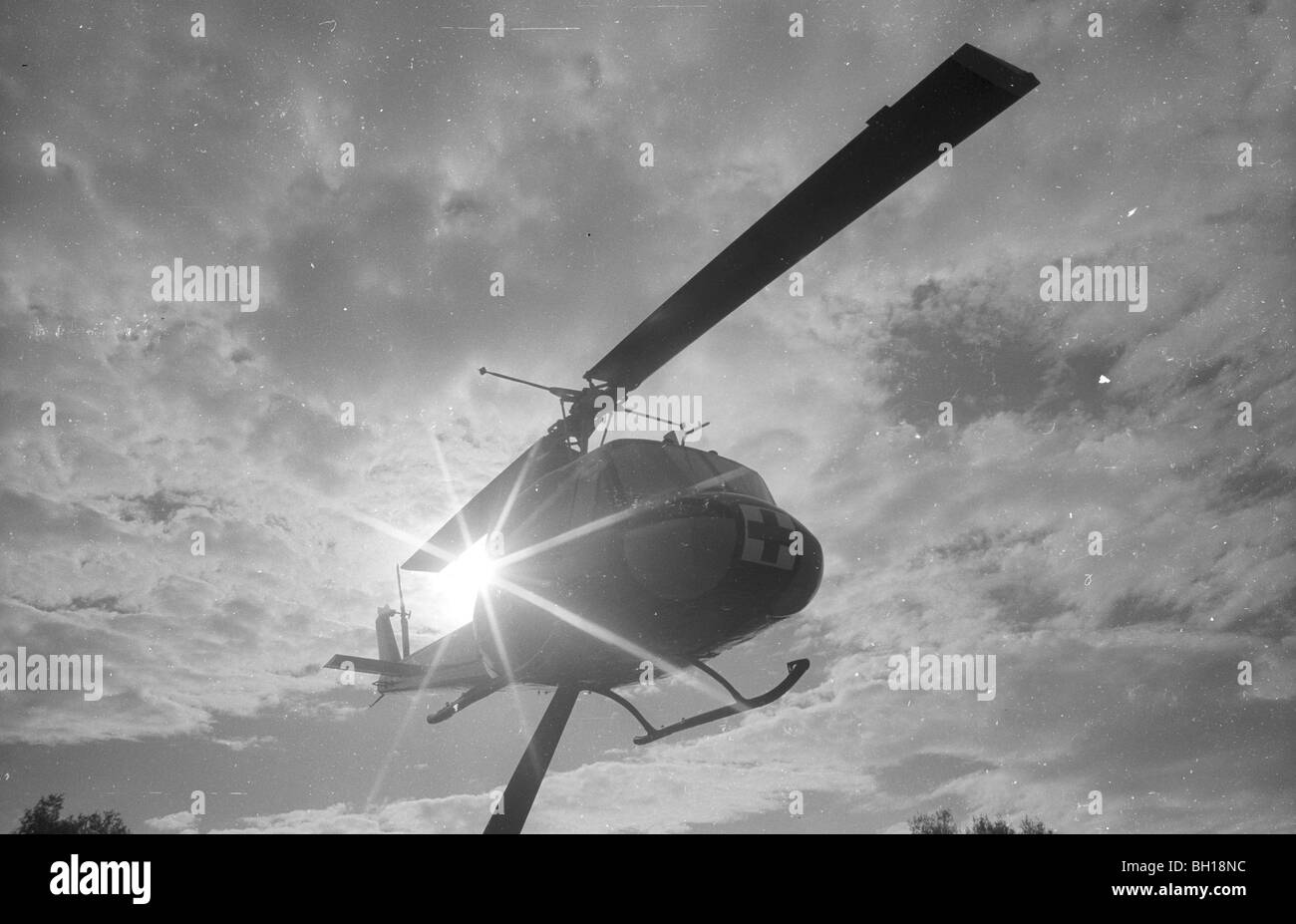 La guerre du Vietnam Memorial hélicoptère se profile dans une photo peu de temps après il a été construit en 1989. Banque D'Images