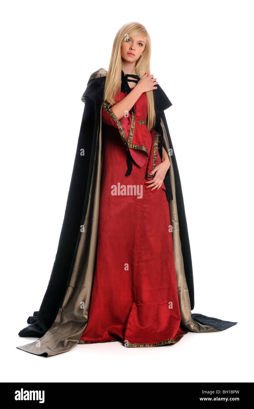 Belle femme vêtue de robe avec cape cape Renaissance Banque D'Images