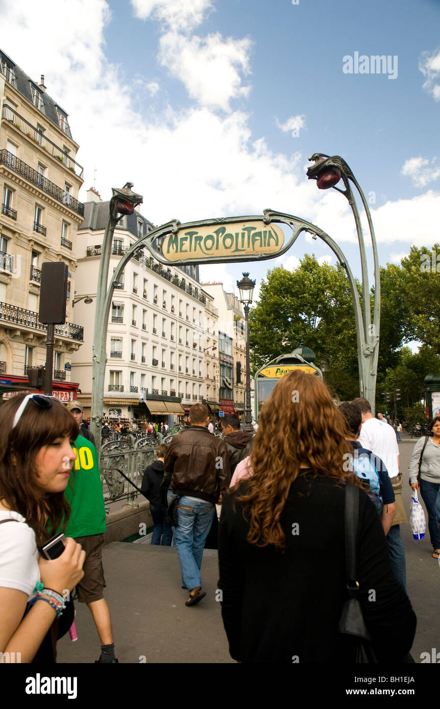 Signe de métro Art Nouveau Paris France Banque D'Images