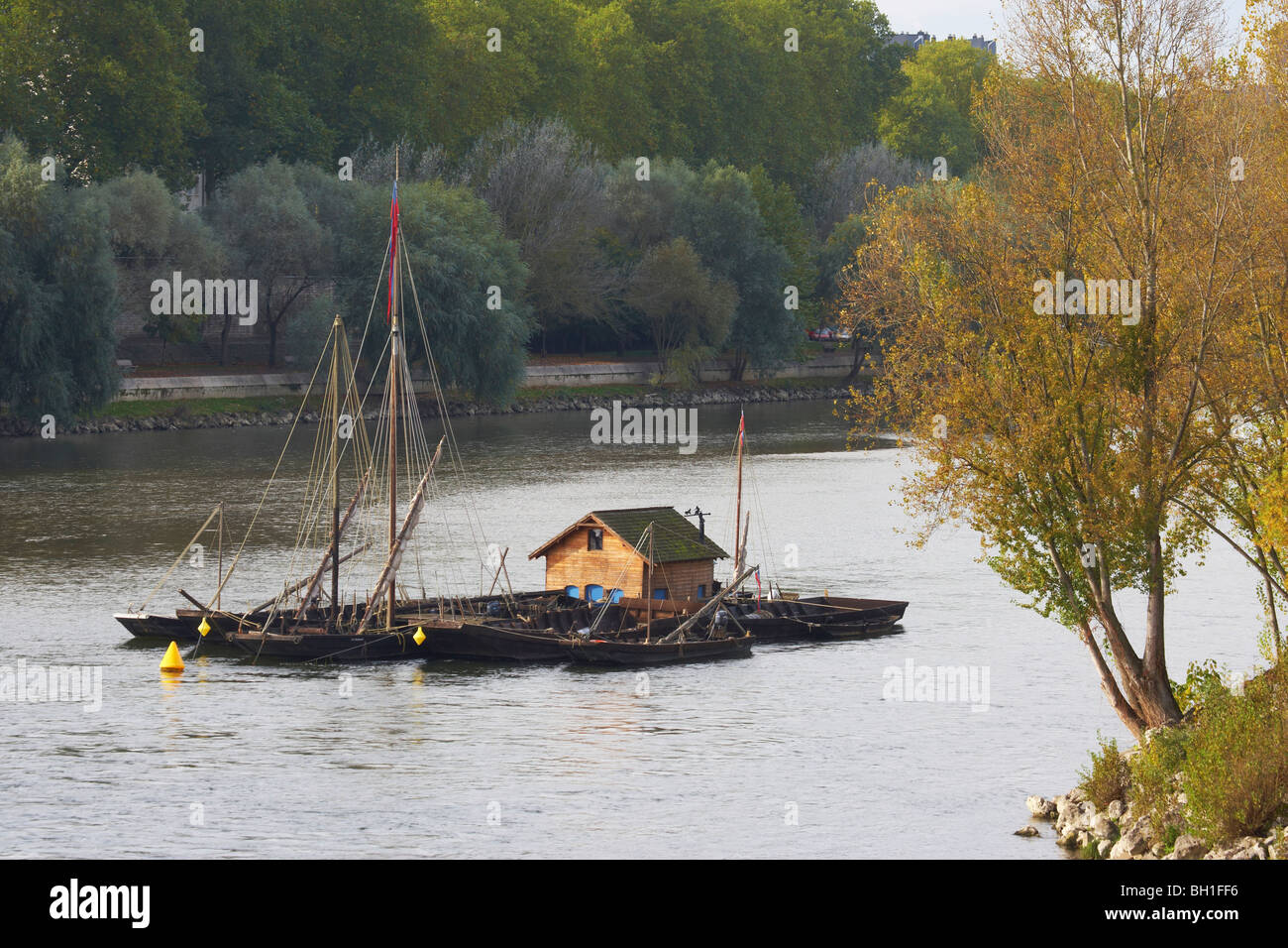 Loire avec un radeau, le Chemin de Saint-Jacques de Compostelle, Chemins de Saint-Jacques, via Turonensis, Tours, Indre-et-Loire, région Centr Banque D'Images