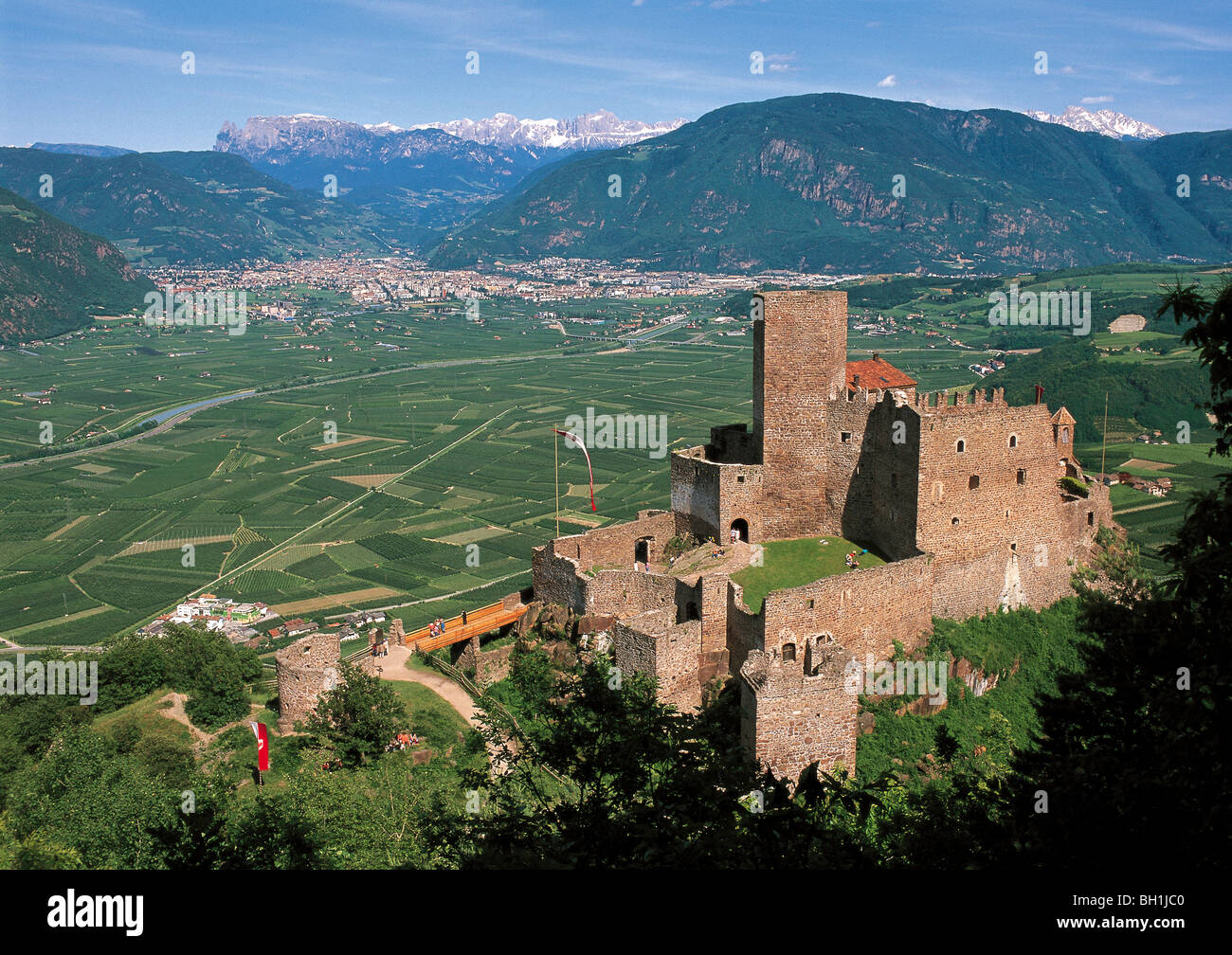 Château Hocheppan, Eppan an der Weinstrasse, Bozener Talkessel, Rosengarten, Groupe, Dolomites Tyrol du Sud, Italie Banque D'Images