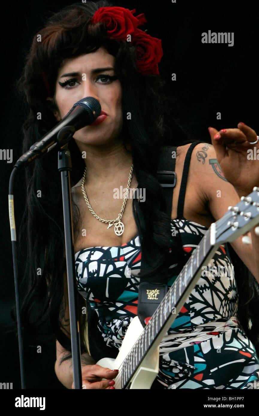 AMY WINEHOUSE AU V FESTIVAL CHELMSFORD ESSEX AOÛT 2008 Banque D'Images