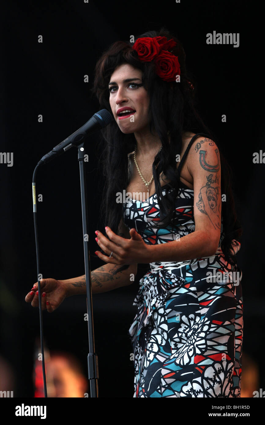 AMY WINEHOUSE AU V FESTIVAL CHELMSFORD ESSEX AOÛT 2008 Banque D'Images