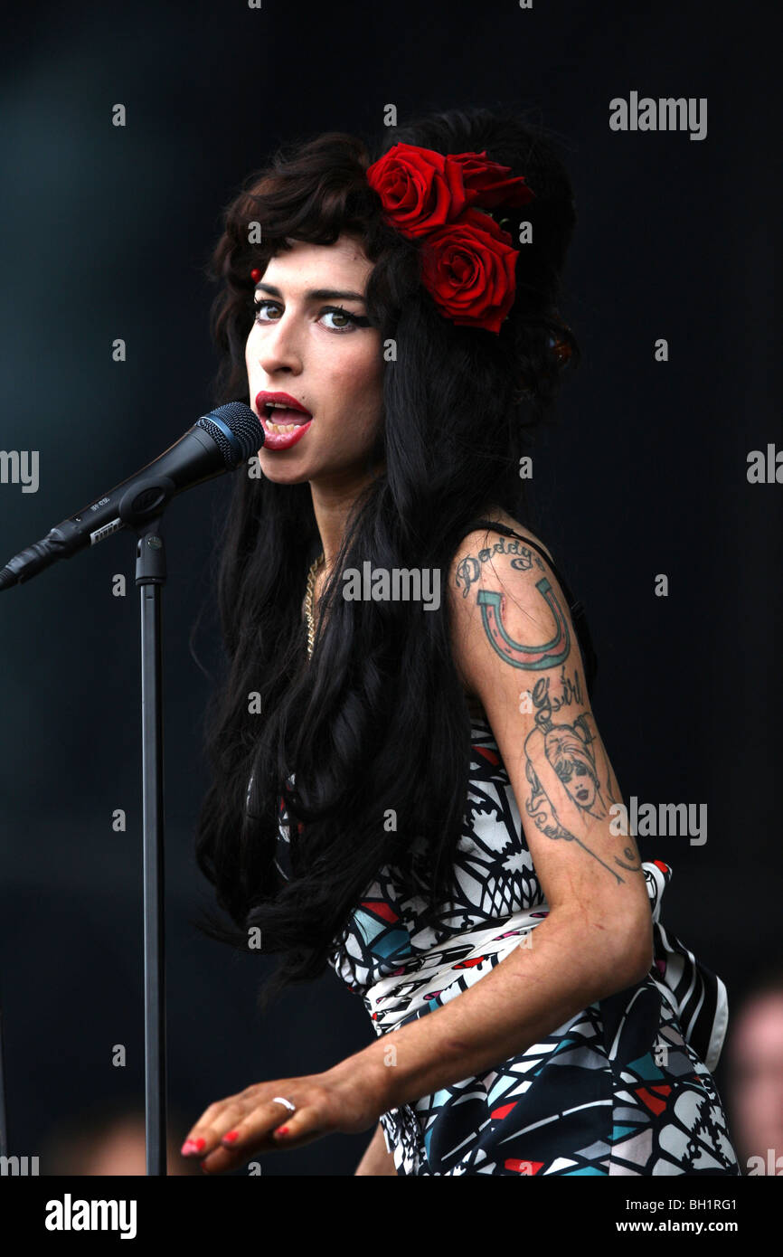 AMY WINEHOUSE AU V FESTIVAL CHELMSFORD ESSEX AOÛT 2008 Banque D'Images