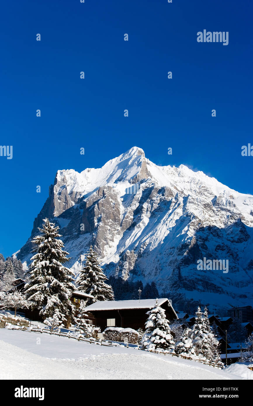 Refuges de montagne en face du Wetterhorn, Grindelwald, Oberland Bernois, Canton de Berne, Suisse Banque D'Images