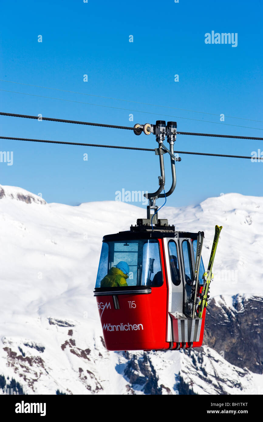Téléphérique téléphérique Grindelwald-Maennlichen (transport de passagers le plus long téléphérique du monde), en passant, Maennlichen Grindelw Banque D'Images
